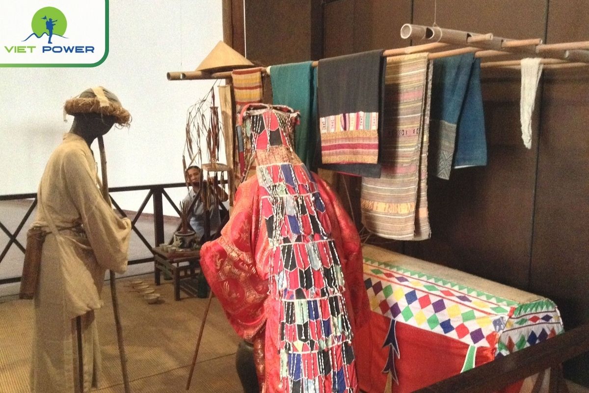 Muong funeral costume