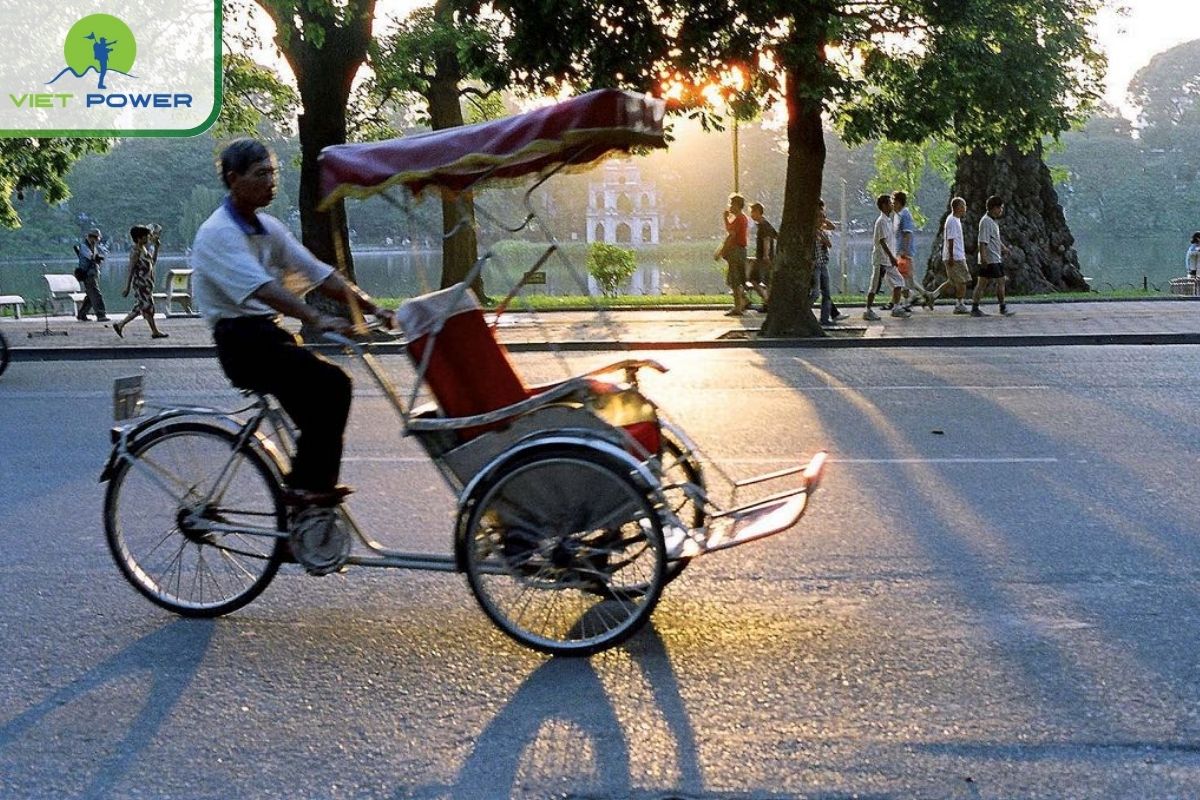 Cyclo tour around Hanoi