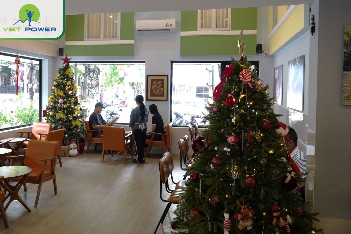 Enjoy warm drinks at cozy cafes during Christmas