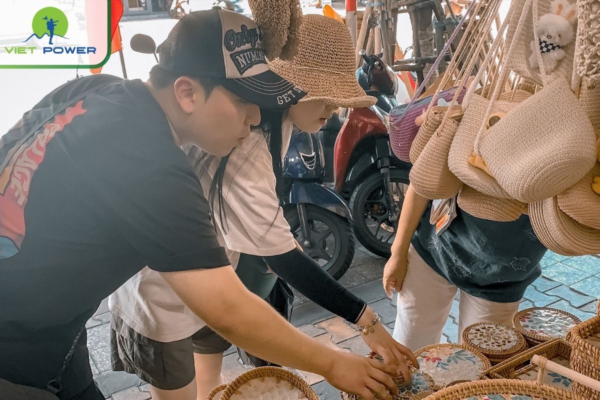 Handicrafts at the market