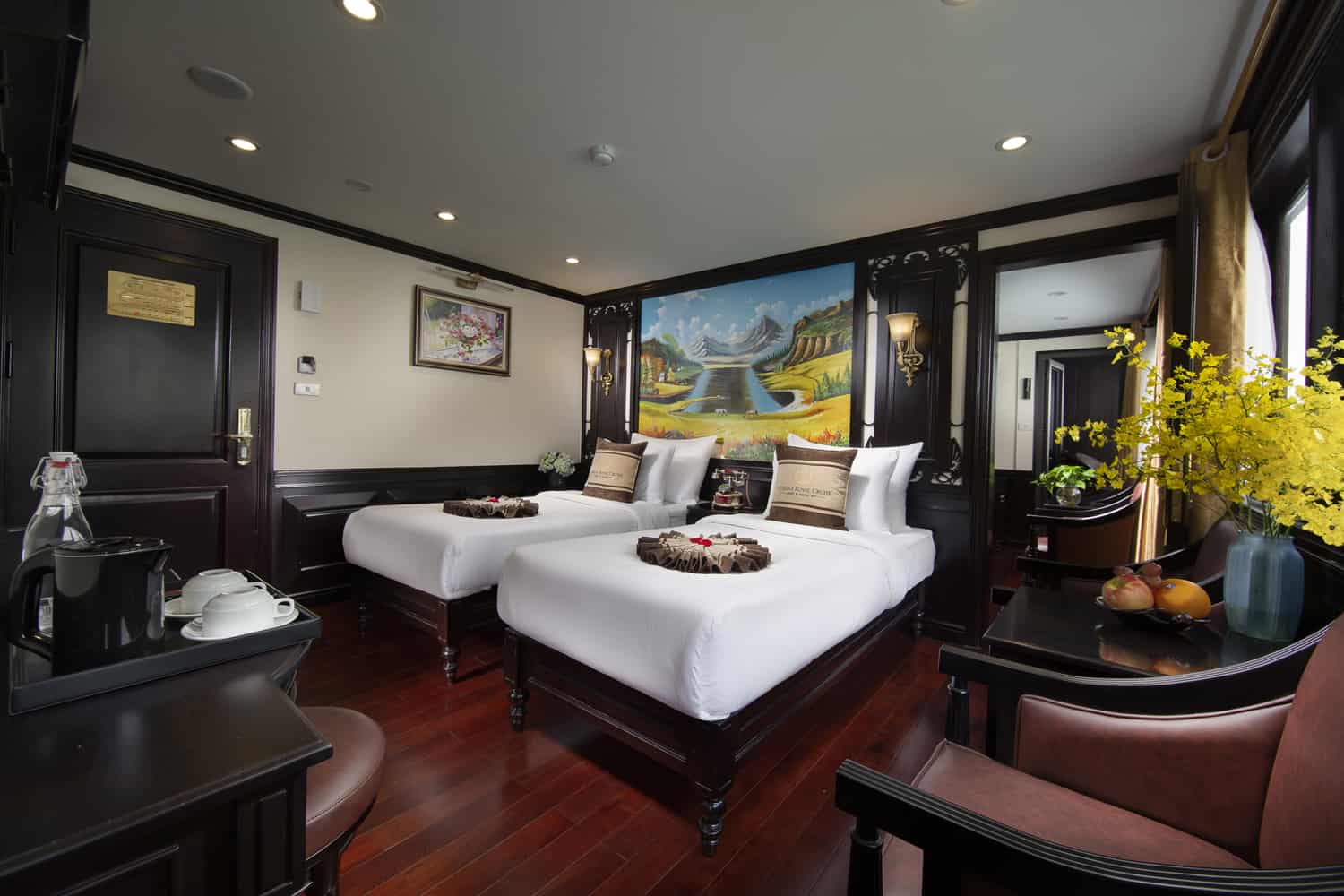 FAMILY CONNECTING SUITE