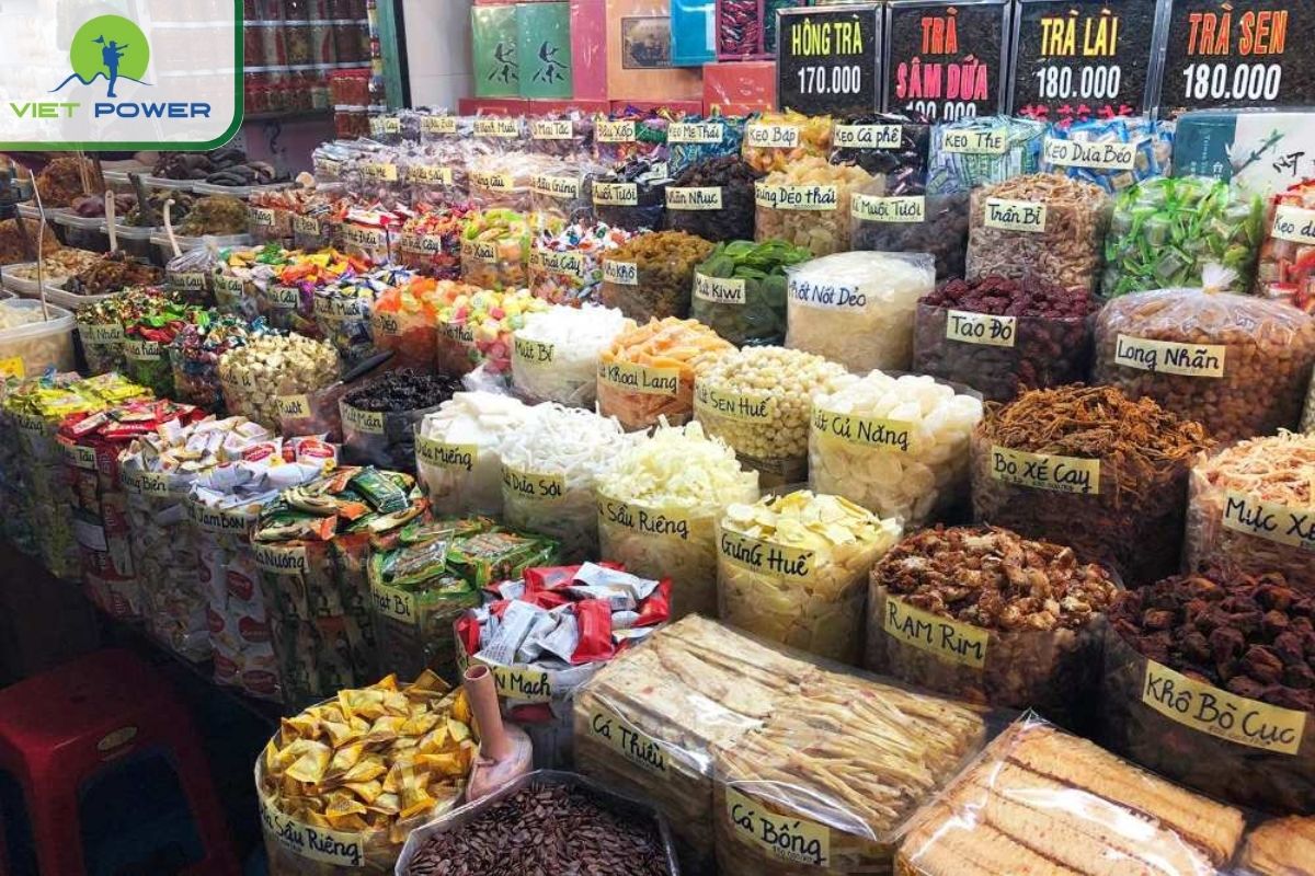 Buy dried goods & local specialties at An Dong market