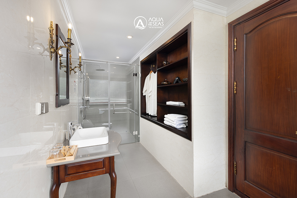 Aqua Royal Suite Cabin