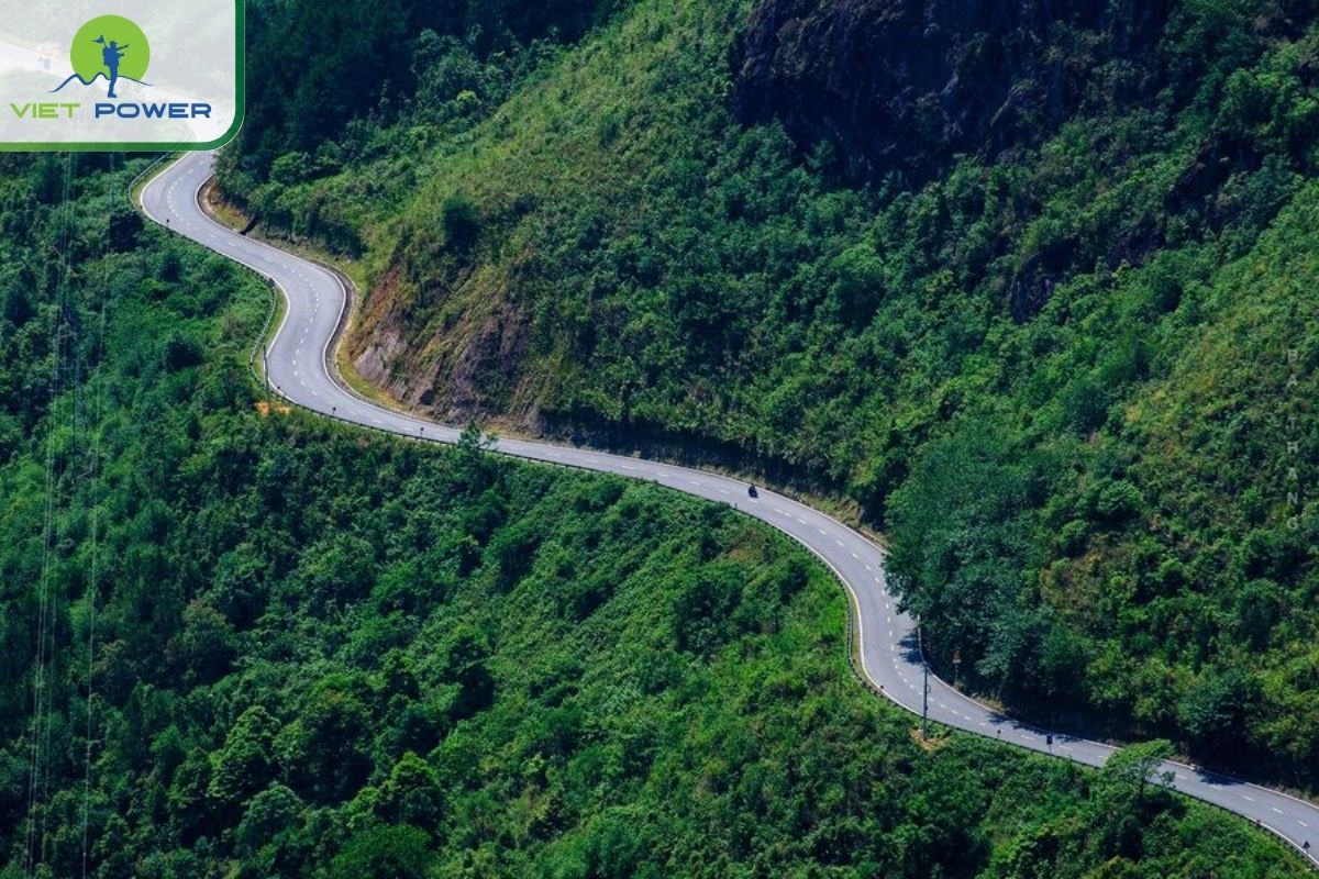 O Quy Ho Pass is located along National Highway 4D.