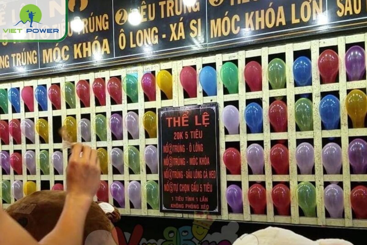 Play darts at Hanh Thong Tay market