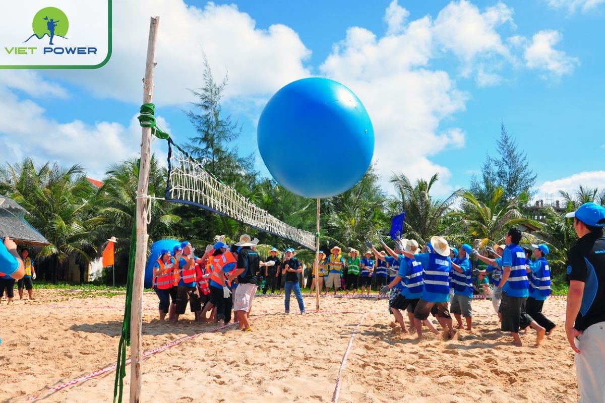 Play volleyball on the beach