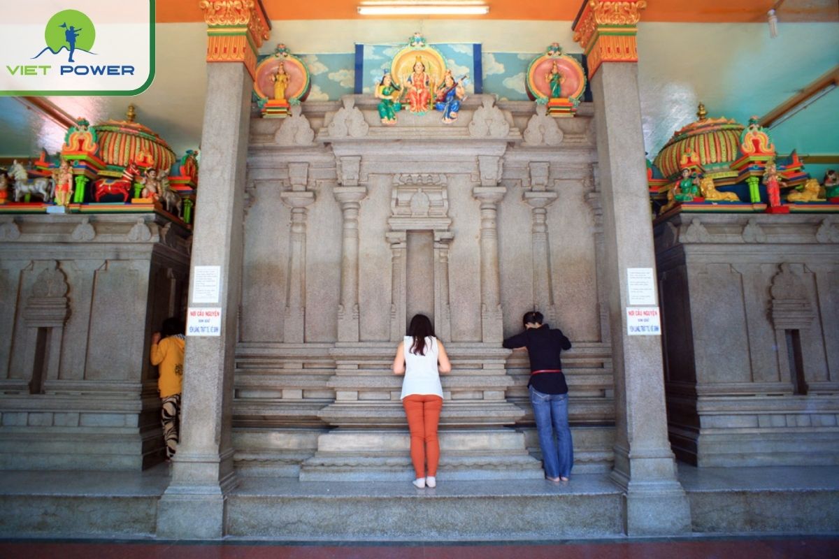 Praying Stone Wall from Tamil Nadu