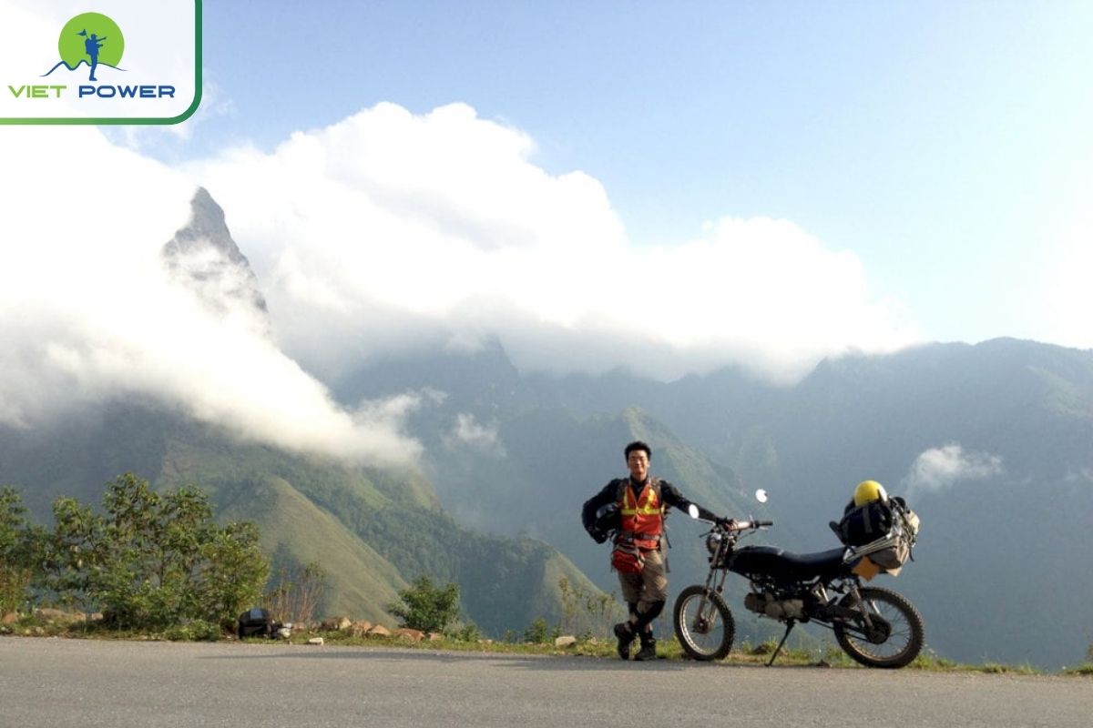 Motorbike trip to O Quy Ho pass