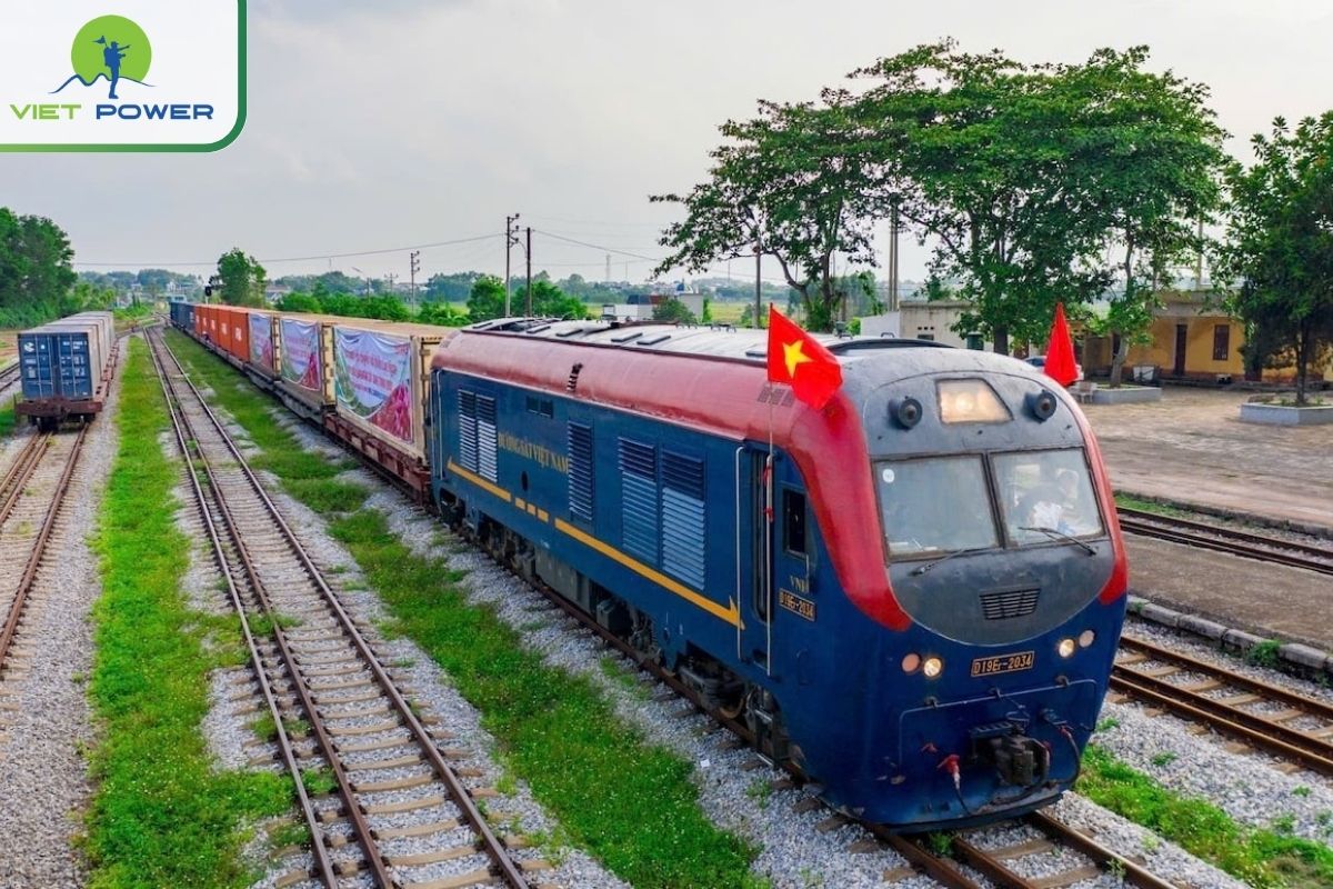 Take the night train from Hanoi to Lao Cai