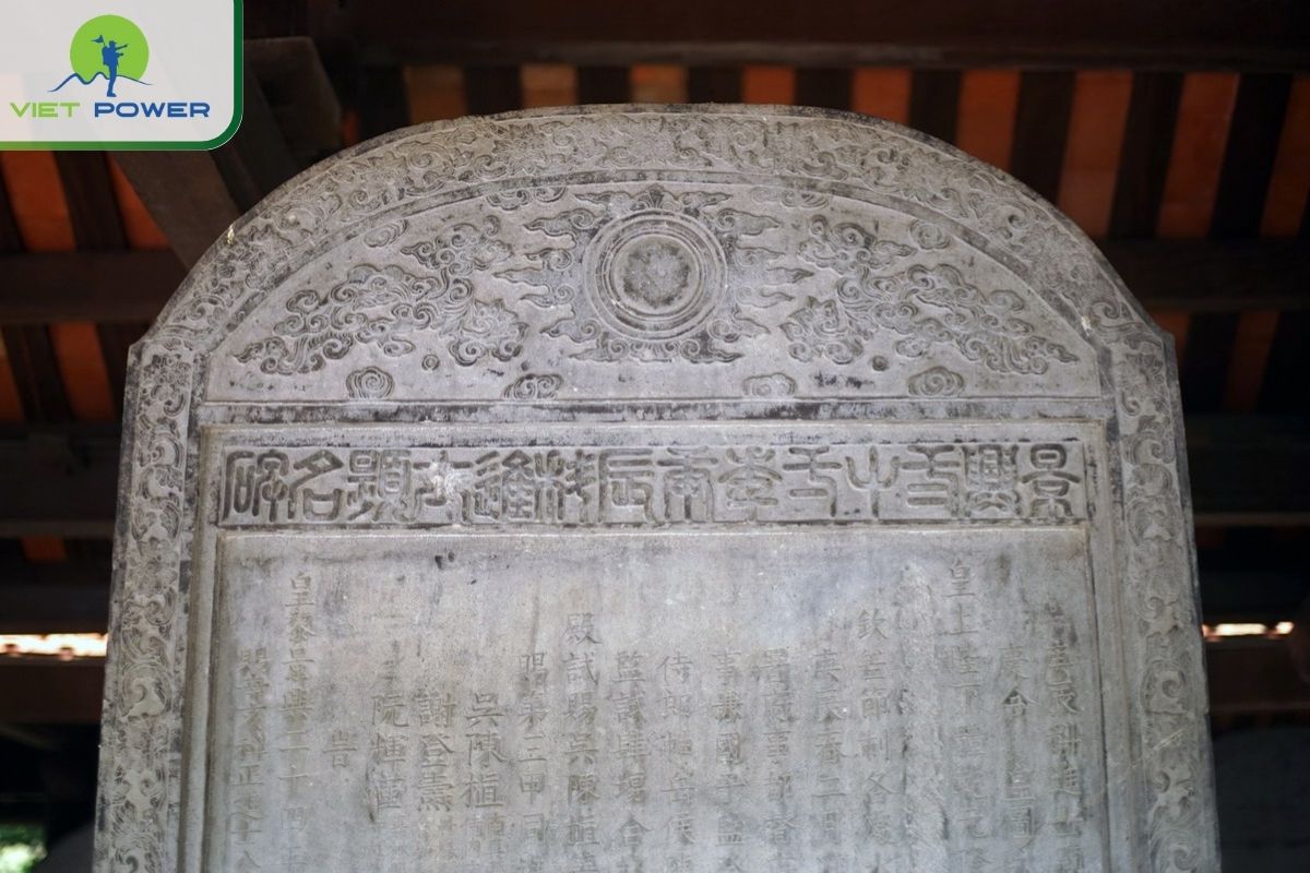 Yin-Yang Designs on the Stelae
