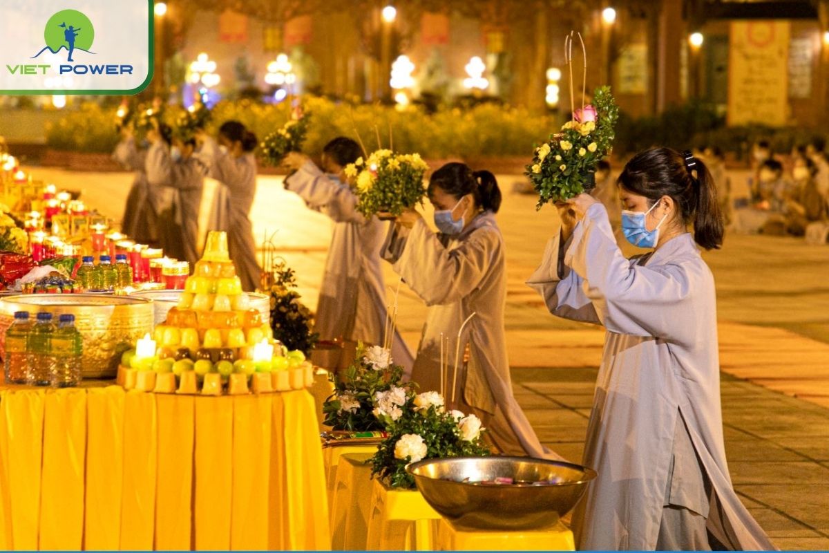 Vu Lan ceremony at Giac Lam pagoda