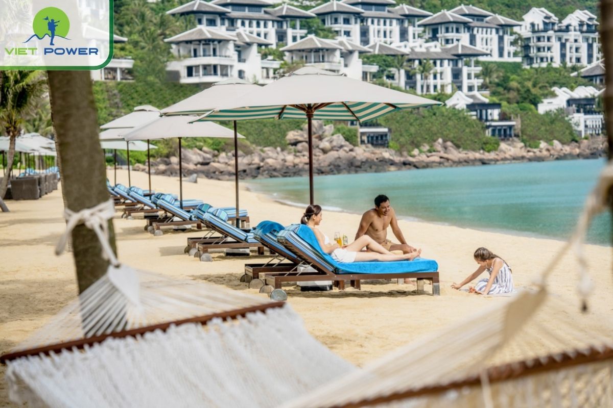 Quiet afternoon under the canopy daybed
