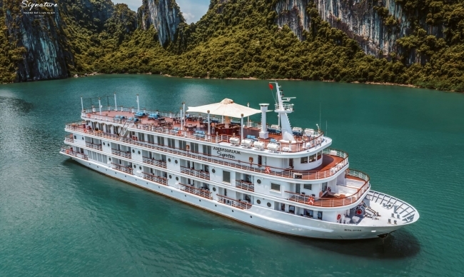 Halong Bay - Sung Sot Cave - Lan Ha bay - Viet Hai Fishing Village