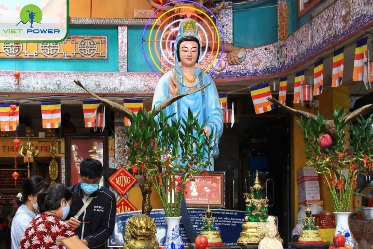 The temple is made from ceramic pieces - An Phu Pagoda