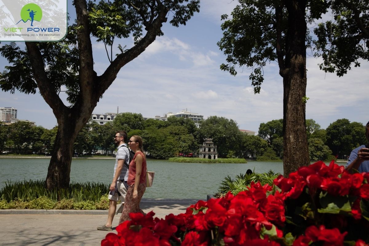 (11) Hoan Kiem Lake