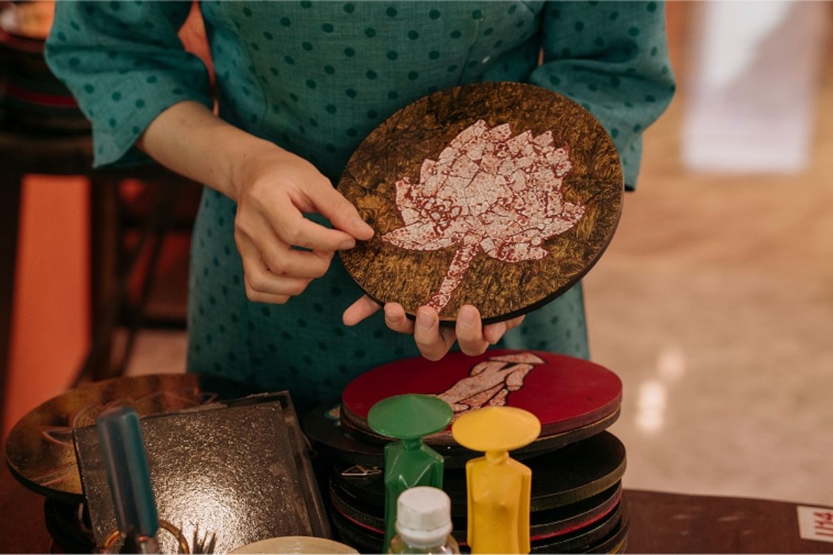 Wooden carvings and lacquer paintings