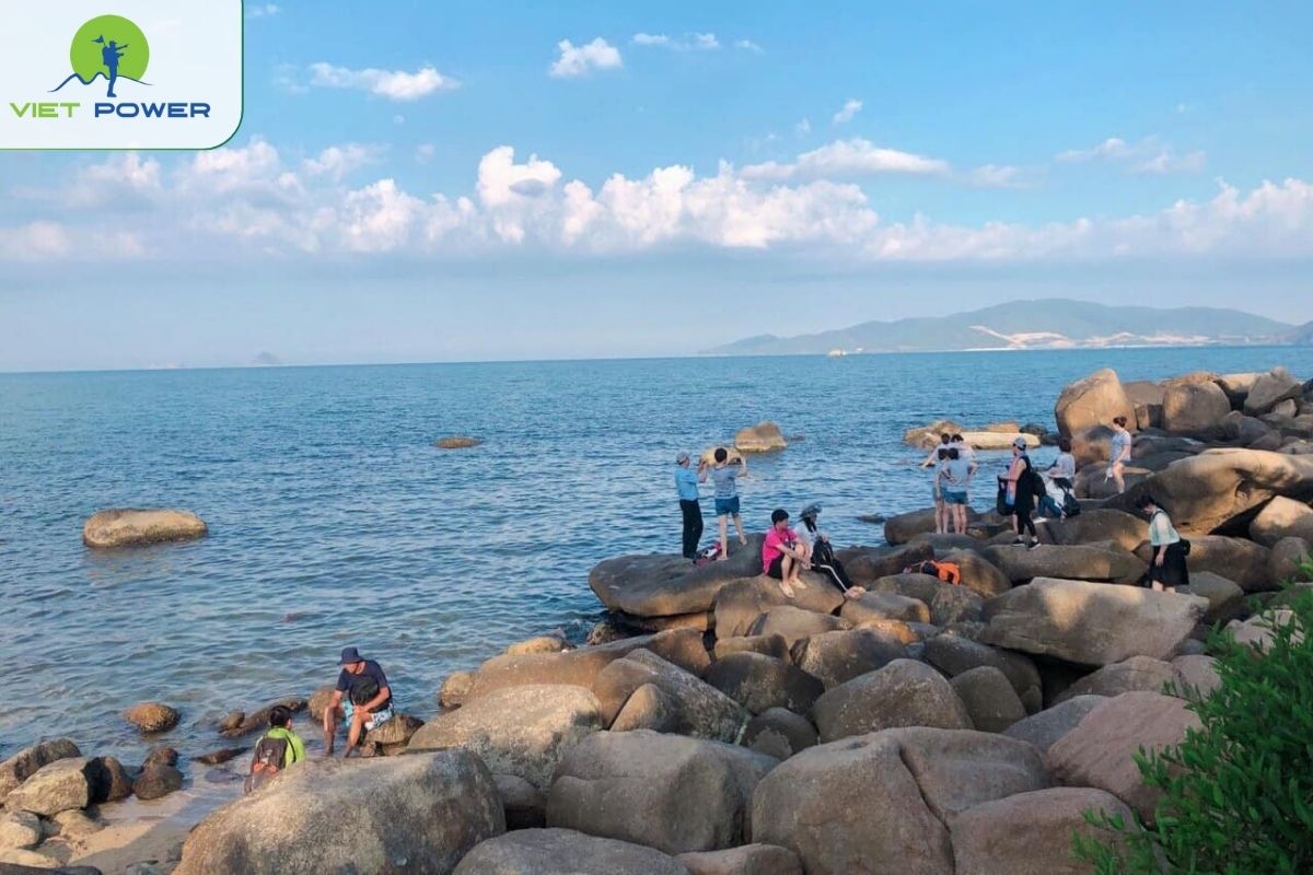 Relax at Sea-View Cafés