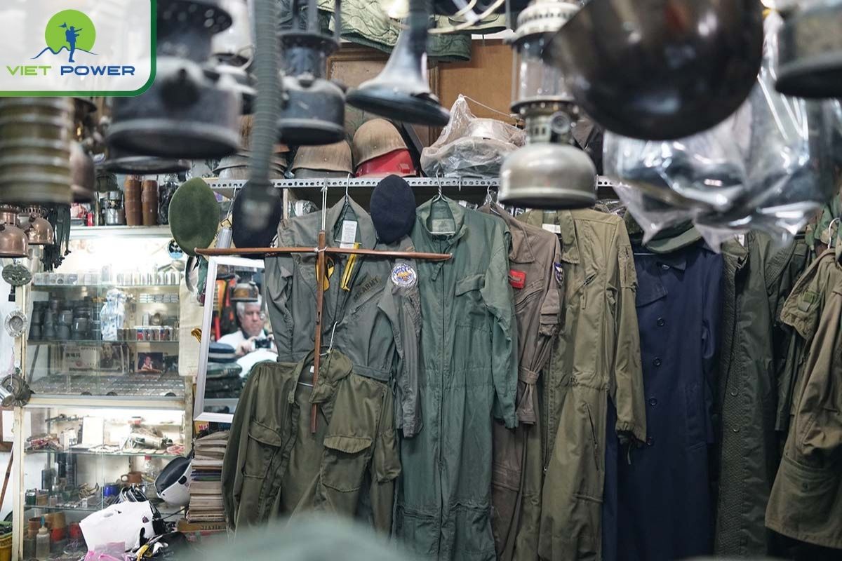 Dan Sinh Market – War Memorabilia & Antiques