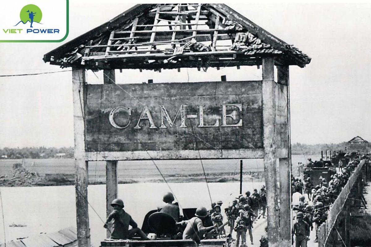 Near Cam Le Bridge, you'll find hidden gems of Da Nang street food