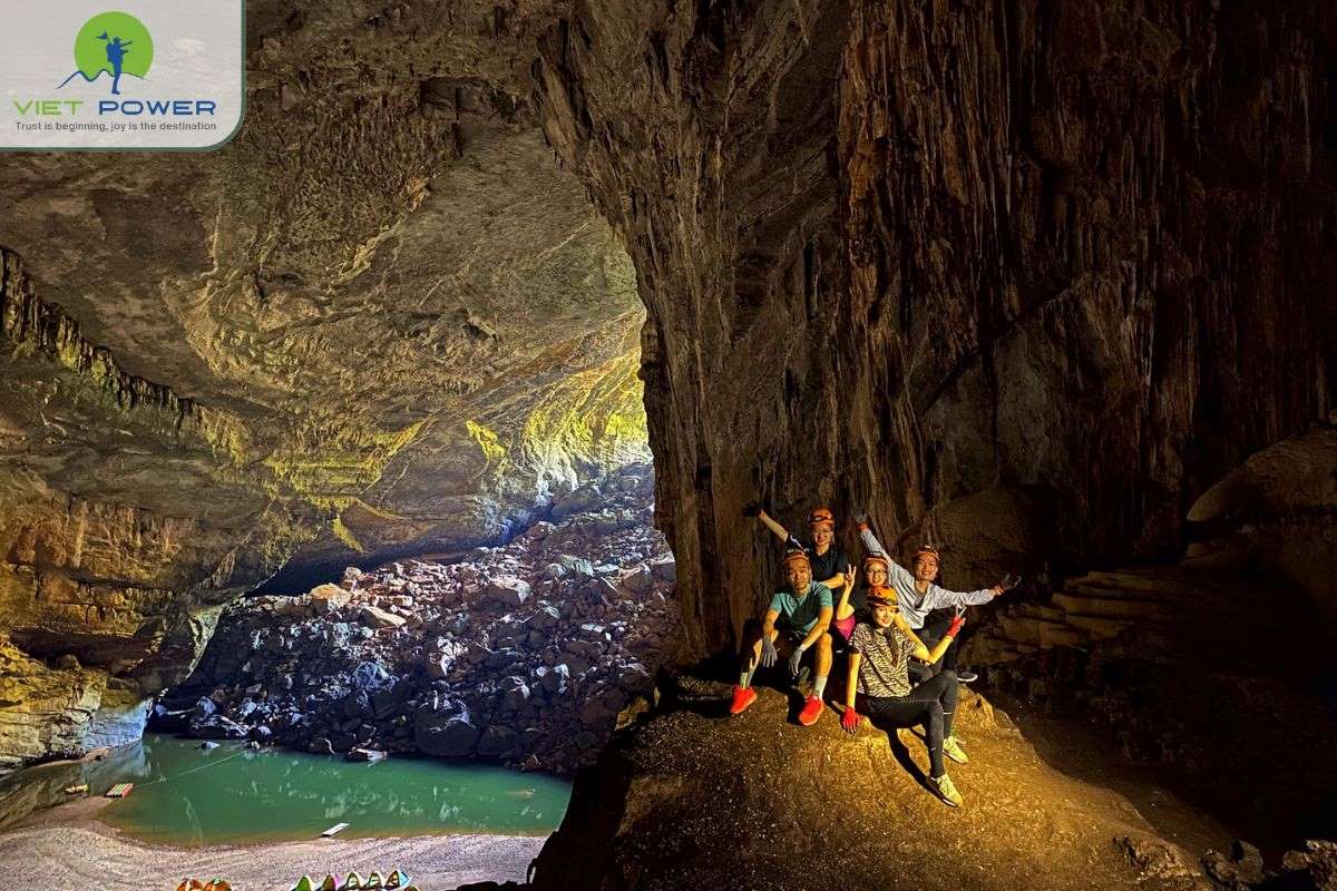 Discovery of Son Dong Cave (3)