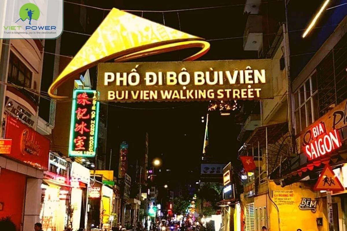 Nguyen-Hue-Walking-Street (5)