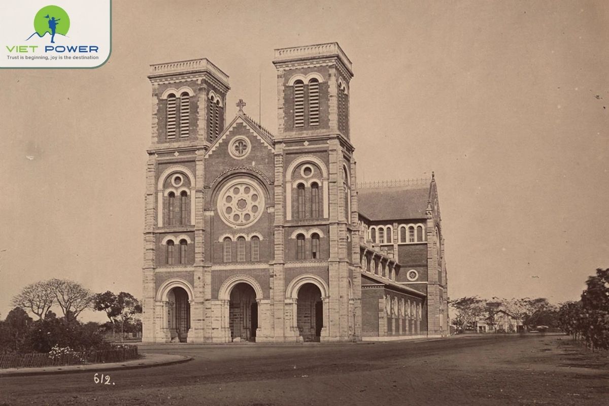 Notre-Dame-Cathedral-of-Saigon (3)