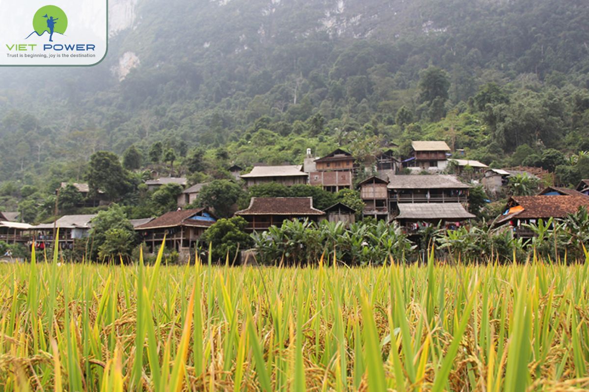 Pac Ngoi Village (2)