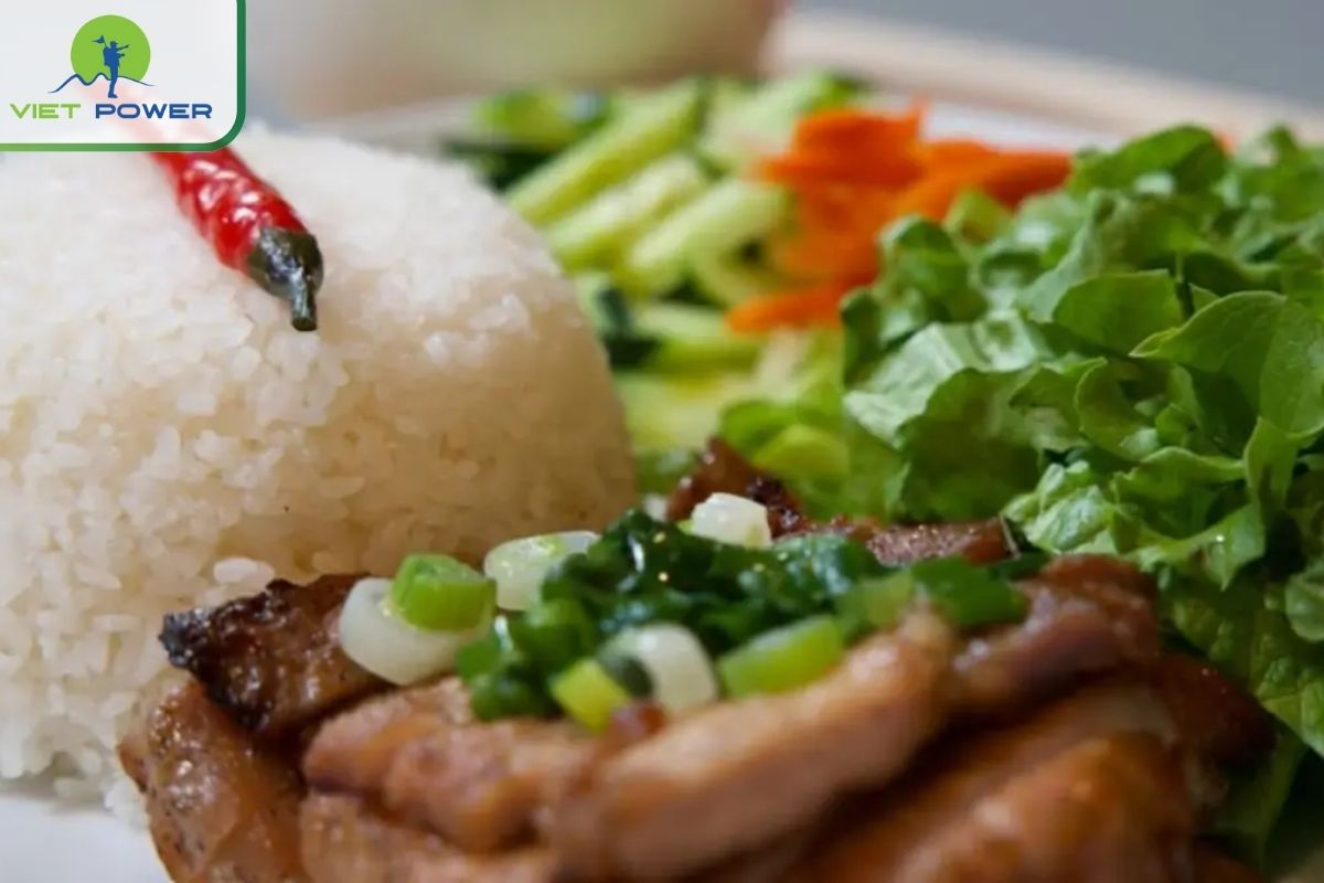 Saigon Street Food Markets: A Foodie's Paradise: Com tam.