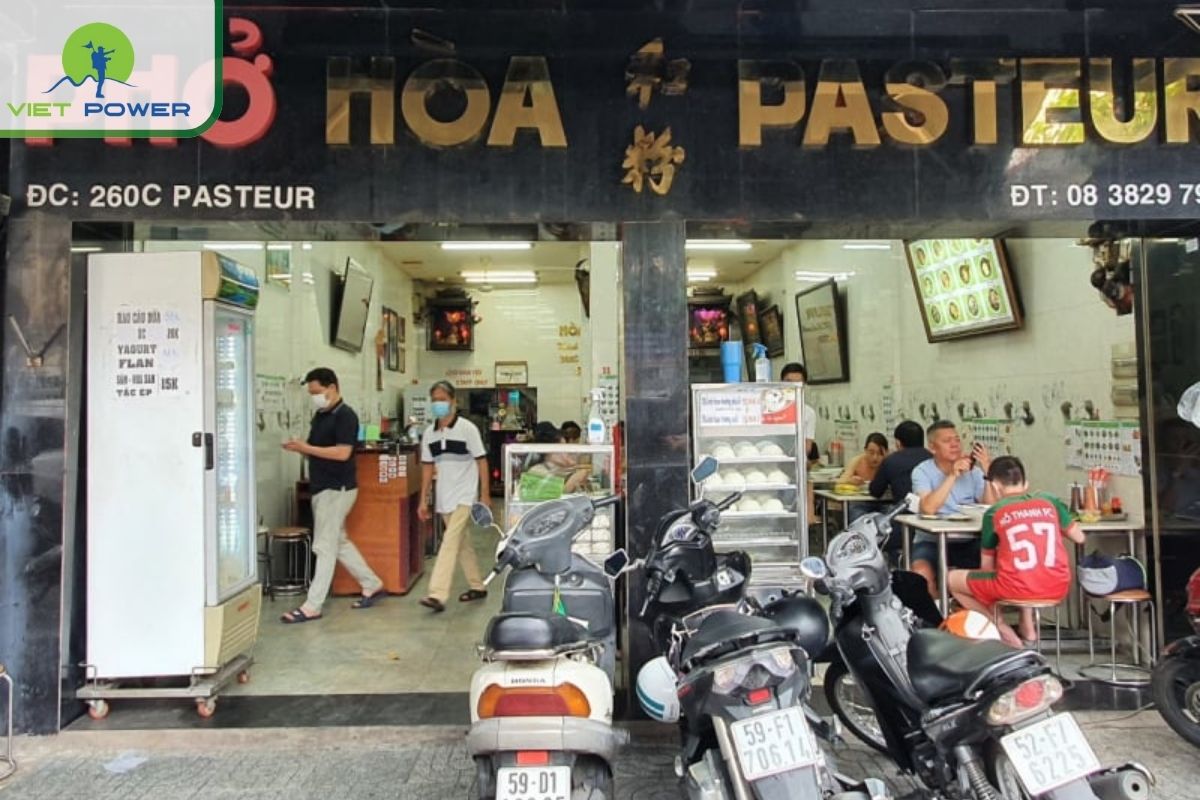 Pho Hoa Pasteur (District 3) – Historic Pho Since 1968
