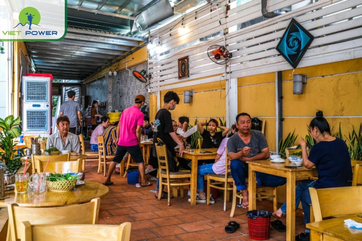 Bun Cha Anh Hong – Traditional with Nem Cua Be