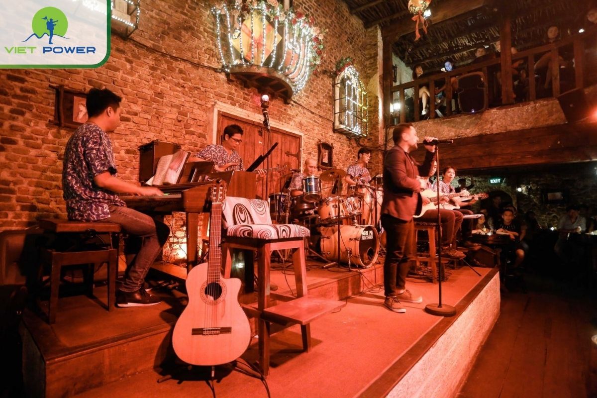 Carmen Bar – Latin Music & Exotic Drinks