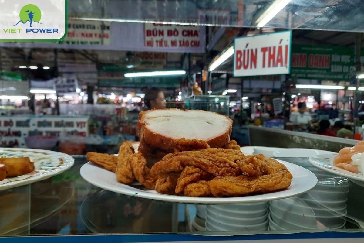 Pham Van Hai Market