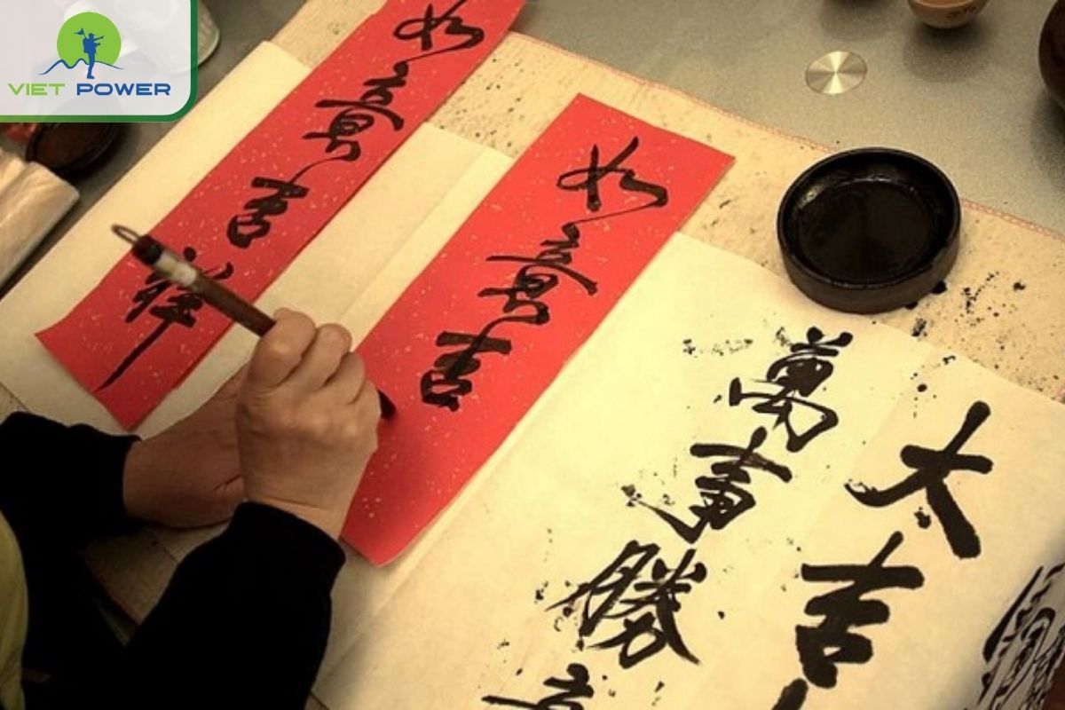 The Art of Vietnamese Calligraphy: History & Meaning: Hán script.