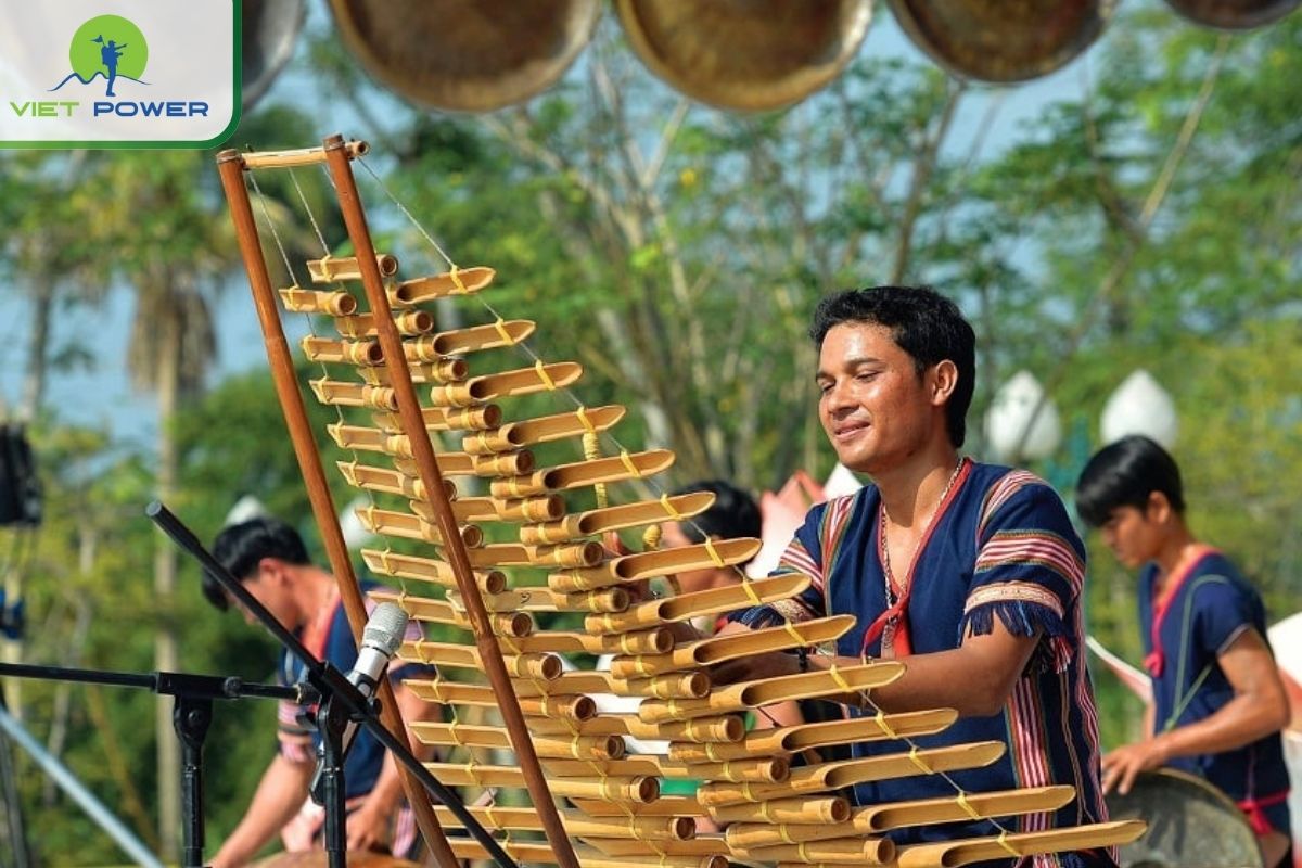 Experience Vietnamese instruments.