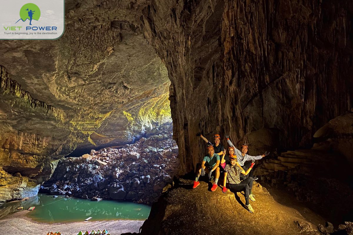 Visiting Hang En Cave