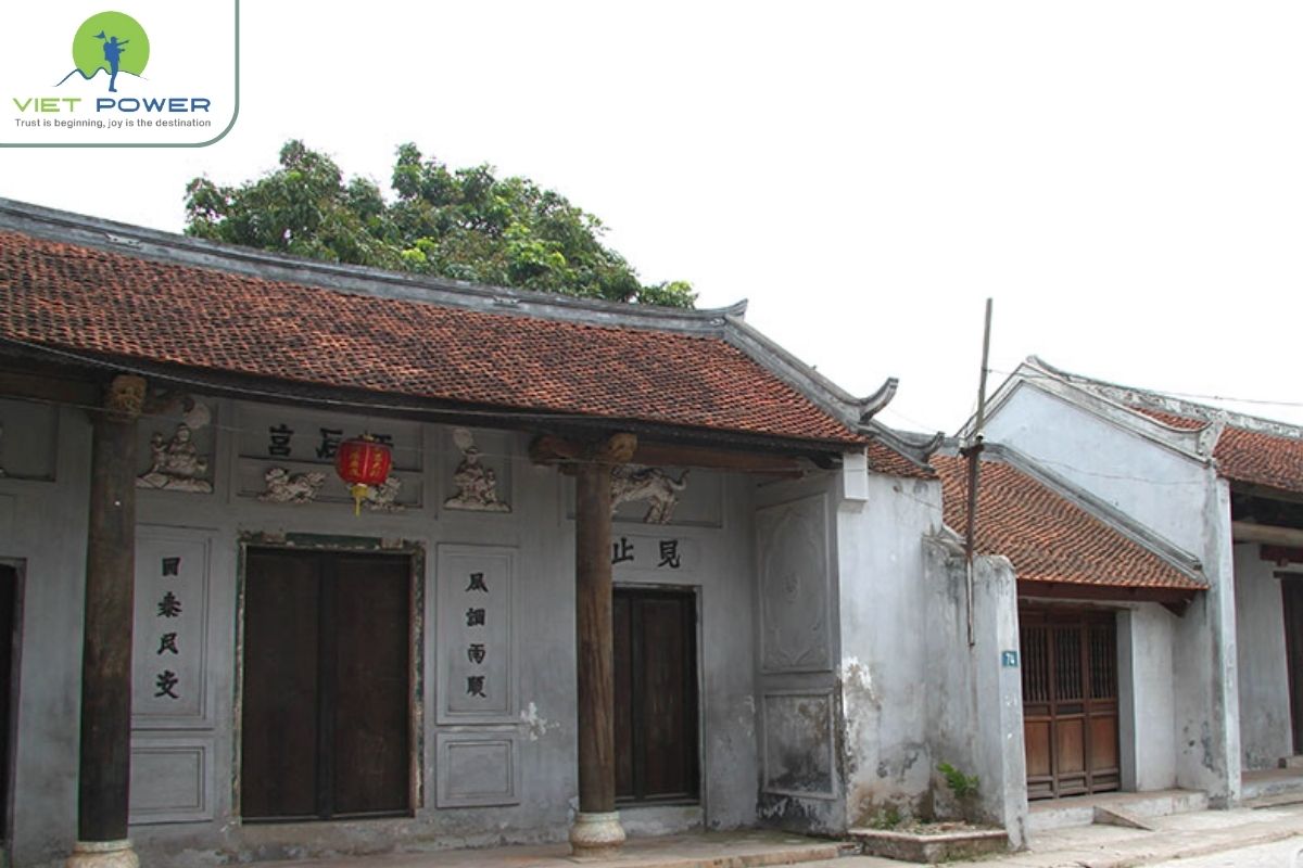 Visiting Pho Hien Ancient Town (2)