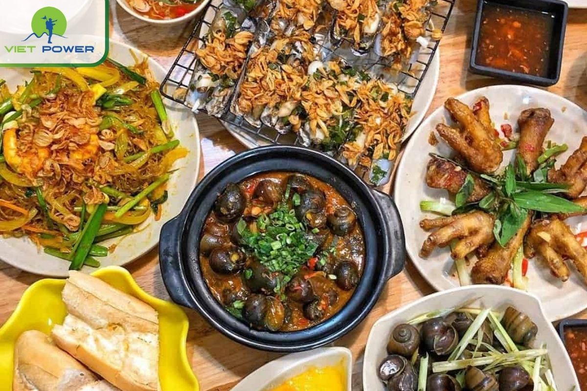 Discover the Best Breakfast in Hanoi Old Quarter: Street Food Stalls