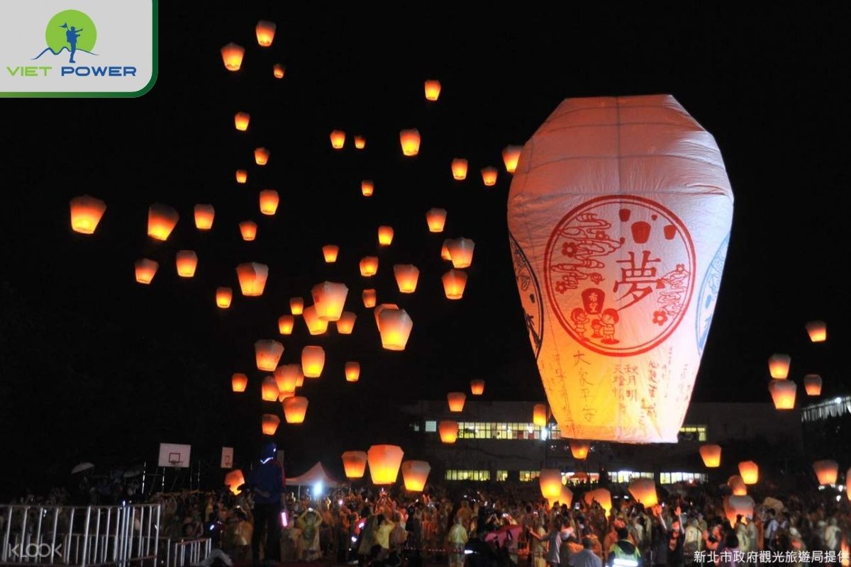 Discover Vietnam Floating Lantern Festival: Sky Lantern Festival
