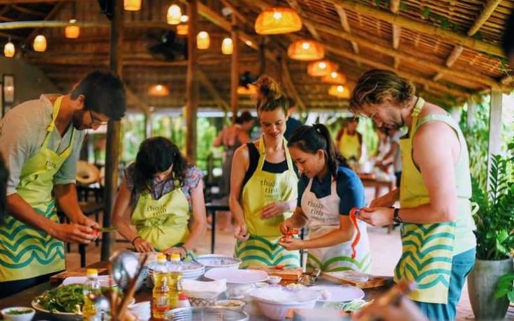 Deeply Diving in Hoi An Food Tour