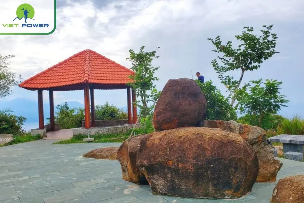 Vong Canh House at Monkey Mountain