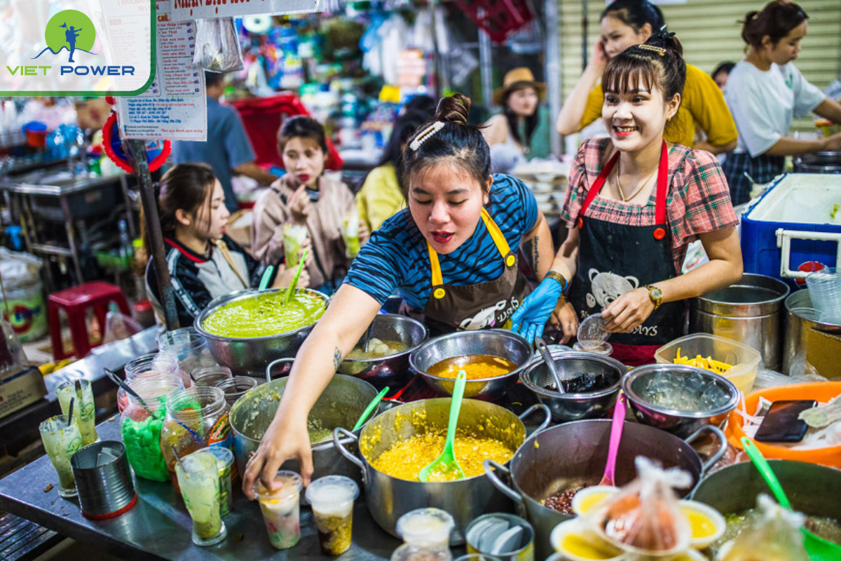 Top 9 Places To See In South Vietnam For First-Timers: Street Food Scene.