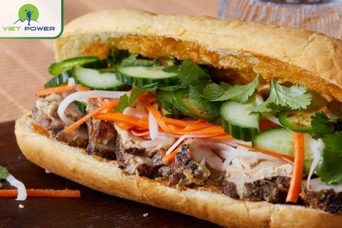 10 Must-Try Street Food in Ho Chi Minh District 1: Banh mi Ho Chi Minh