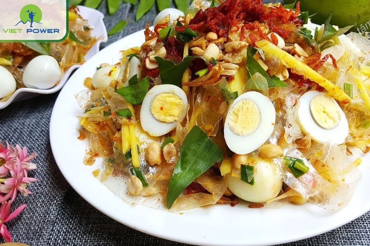 10 Must-Try Street Food in Ho Chi Minh District 1: Banh trang tron