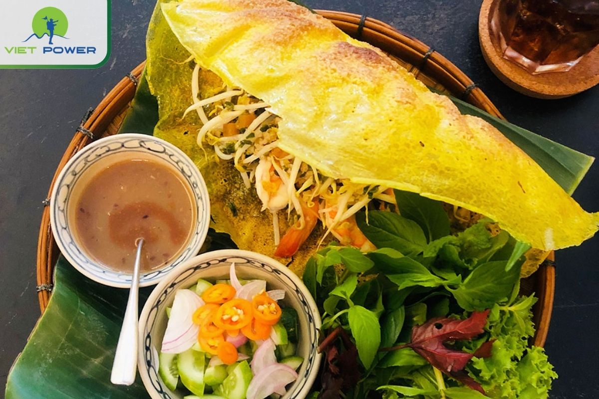 Where to Eat in Da Nang: A Guide to the Food Spots: Banh Xeo Van’s Market Stall.
