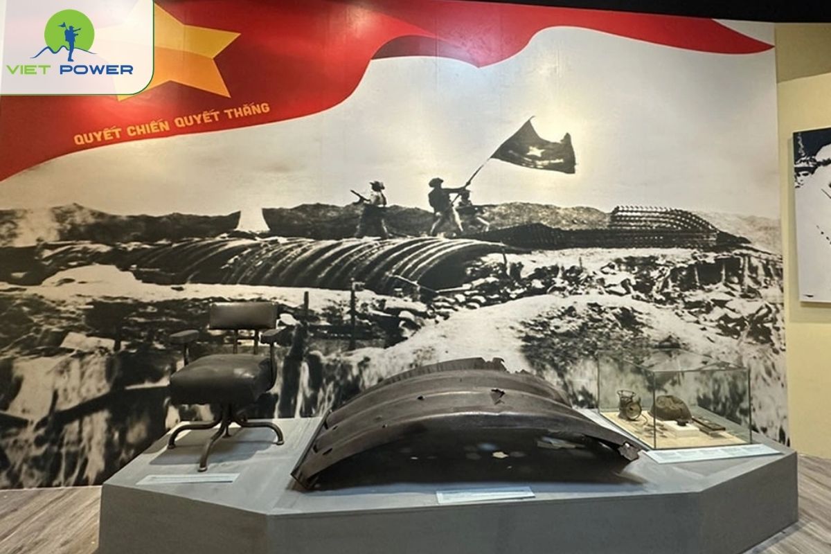 Colonial, Revolutionary, And Modern Historical Displays