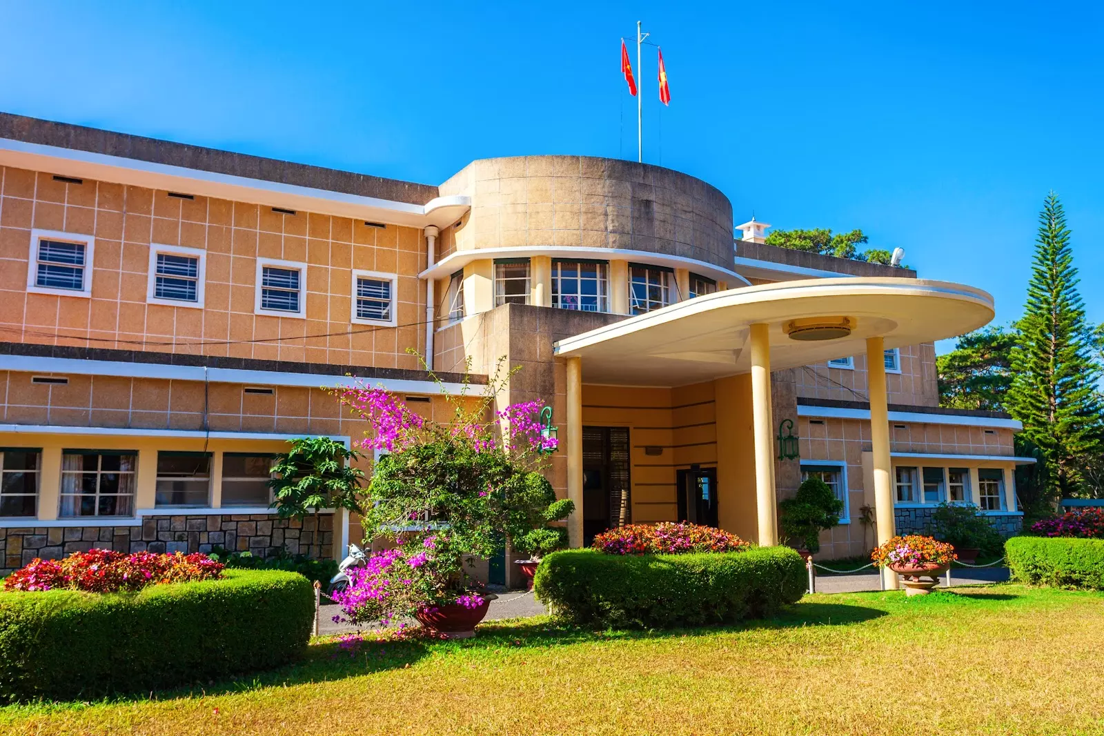 Beautiful Da Lat – Nha Trang – Mui Ne 6-Day Tour