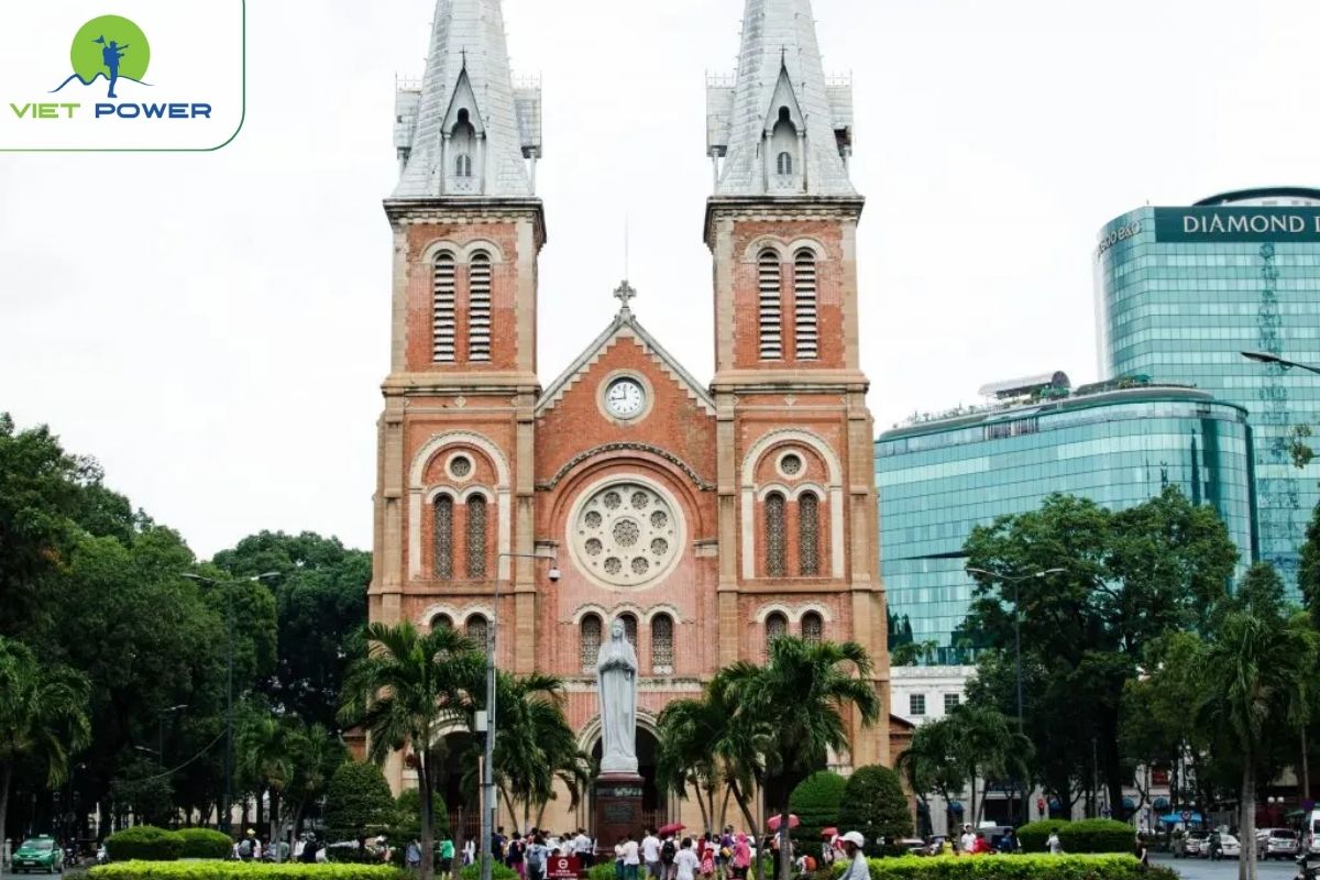 Notre-Dame Cathedral & Central Post Office