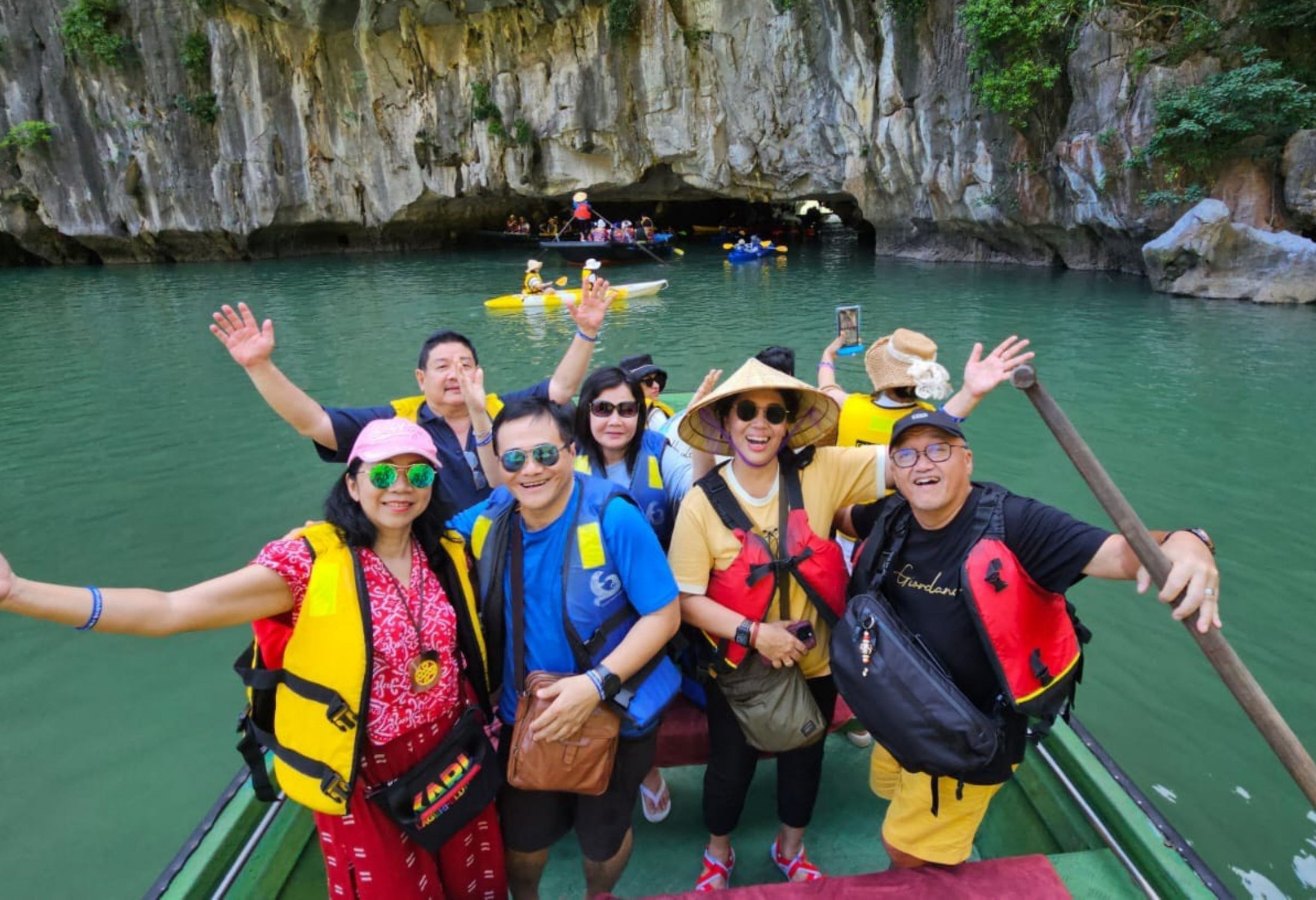 Vietnam Tours Indonesia