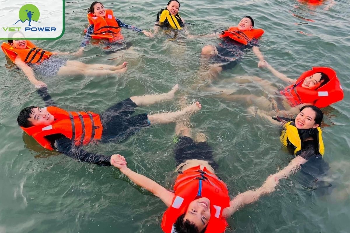 Swimming in hidden bays in Lan Ha