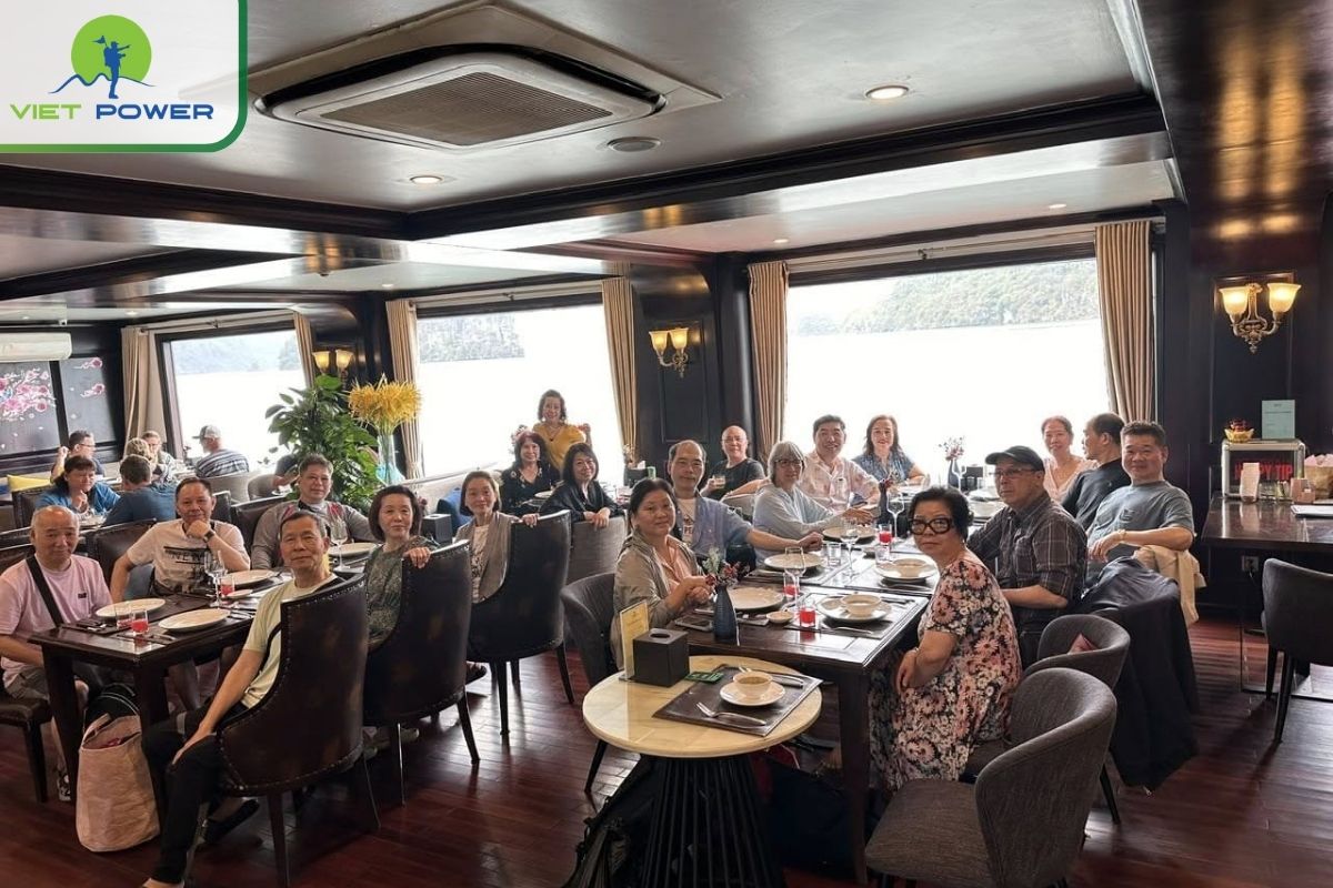 Farewell brunch while cruising back to Tuan Chau.